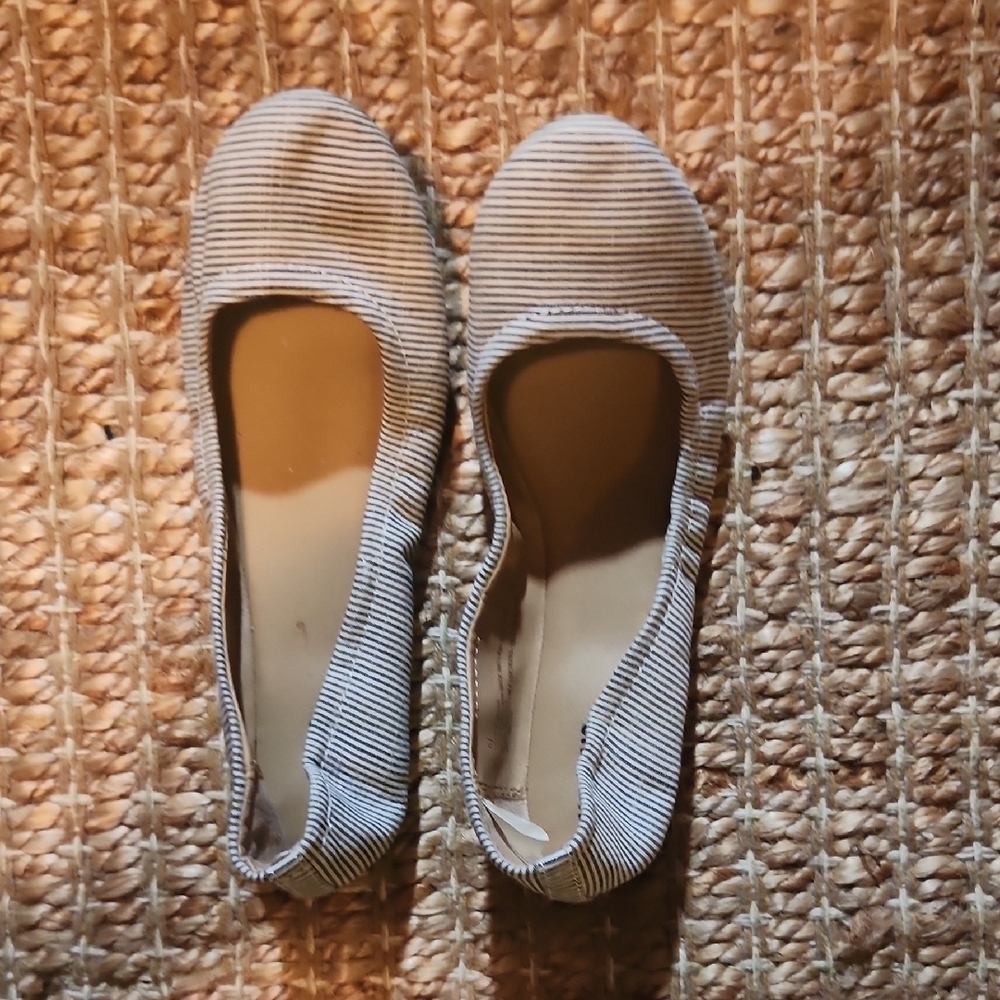 Mossimo Supply Co. Casual Classic Blue and Cream Ballet Flats Sz 6.5